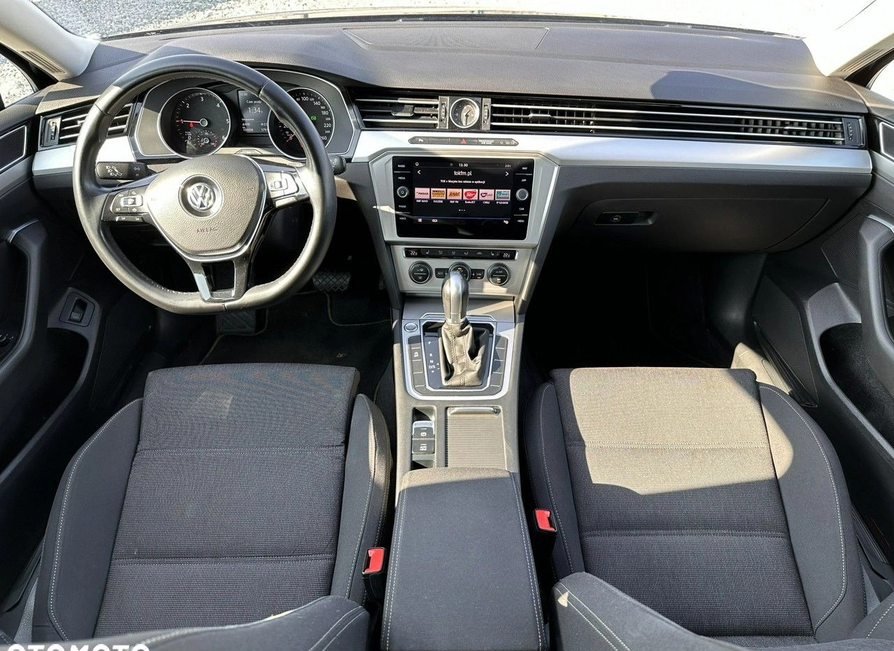 Volkswagen Passat cena 77900 przebieg: 130000, rok produkcji 2019 z Wojkowice małe 301